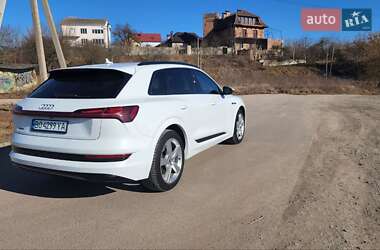 Внедорожник / Кроссовер Audi e-tron 2019 в 