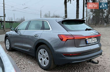 Внедорожник / Кроссовер Audi e-tron 2020 в 