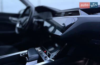 Внедорожник / Кроссовер Audi e-tron 2020 в 
