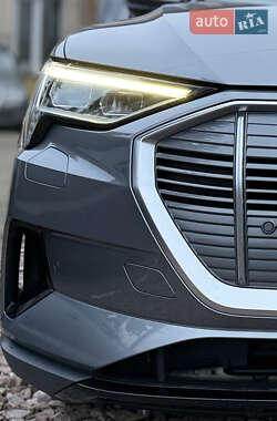 Внедорожник / Кроссовер Audi e-tron 2020 в 