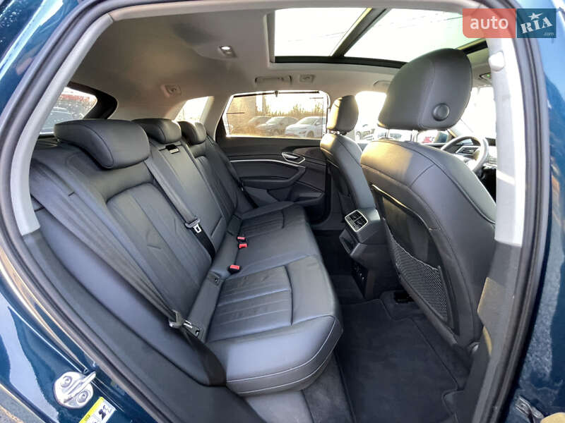 Позашляховик / Кросовер Audi e-tron 2021 в Львові
