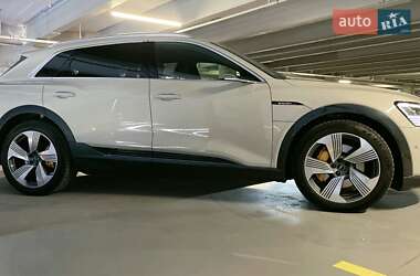 Позашляховик / Кросовер Audi e-tron 2020 в 