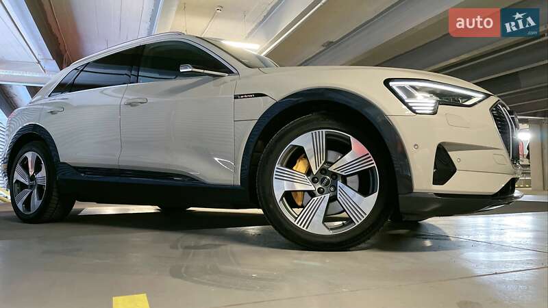 Позашляховик / Кросовер Audi e-tron 2020 в 