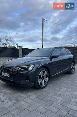 Внедорожник / Кроссовер Audi e-tron 2021 в 