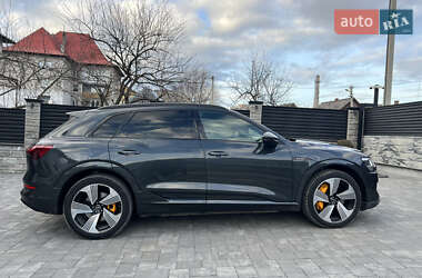 Внедорожник / Кроссовер Audi e-tron 2021 в 