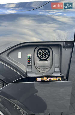 Внедорожник / Кроссовер Audi e-tron 2021 в 