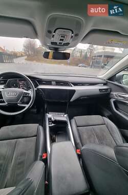 Внедорожник / Кроссовер Audi e-tron 2019 в 