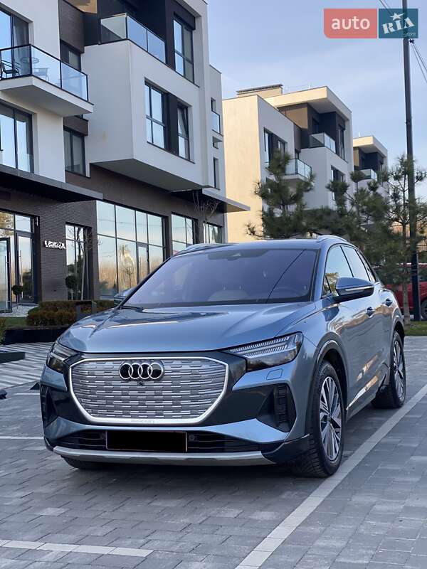 Внедорожник / Кроссовер Audi e-tron 2023 в 