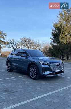Позашляховик / Кросовер Audi e-tron 2023 в 