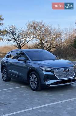 Позашляховик / Кросовер Audi e-tron 2023 в 