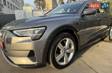 Внедорожник / Кроссовер Audi e-tron 2019 в 