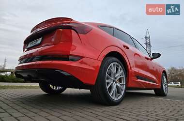 Позашляховик / Кросовер Audi e-tron 2021 в 