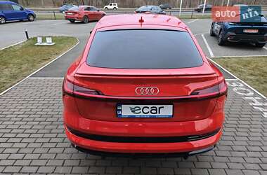 Позашляховик / Кросовер Audi e-tron 2021 в 