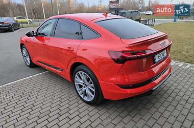 Позашляховик / Кросовер Audi e-tron 2021 в 