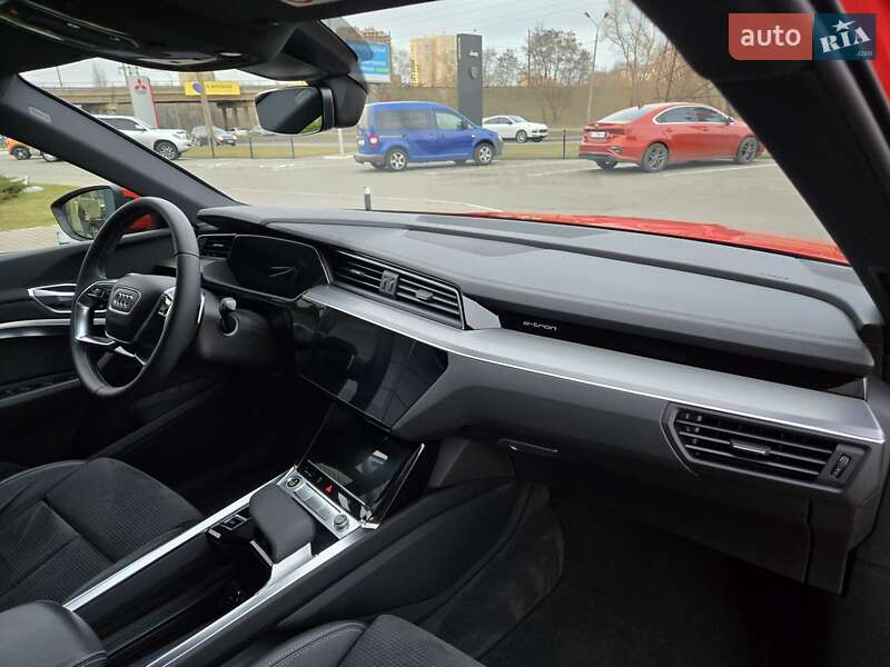 Позашляховик / Кросовер Audi e-tron 2021 в Києві