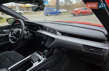 Позашляховик / Кросовер Audi e-tron 2021 в 
