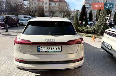 Внедорожник / Кроссовер Audi e-tron 2021 в 