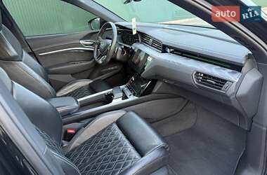Внедорожник / Кроссовер Audi e-tron 2020 в 
