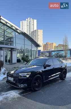 Внедорожник / Кроссовер Audi e-tron 2022 в 