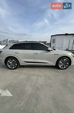 Внедорожник / Кроссовер Audi e-tron 2020 в 