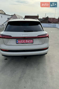 Внедорожник / Кроссовер Audi e-tron 2020 в 