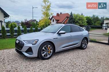 Внедорожник / Кроссовер Audi e-tron 2022 в 