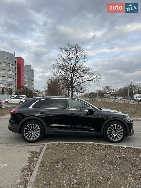 Внедорожник / Кроссовер Audi e-tron 2021 в Киеве