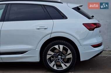 Внедорожник / Кроссовер Audi e-tron 2020 в 