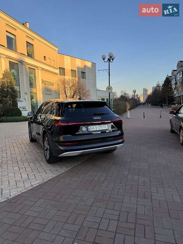 Внедорожник / Кроссовер Audi e-tron 2019 в Киеве