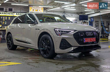 Позашляховик / Кросовер Audi e-tron 2021 в 