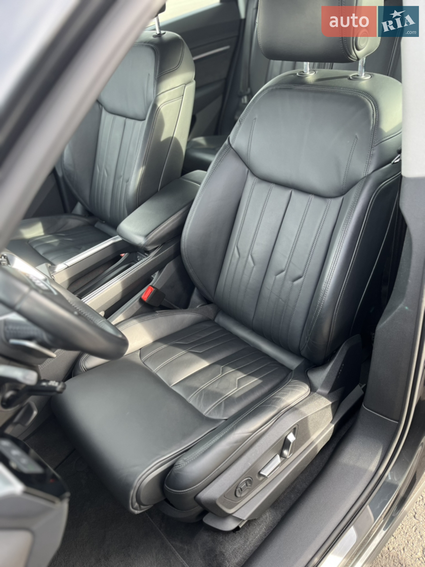 2020 Audi e-tron - мініатюра 12