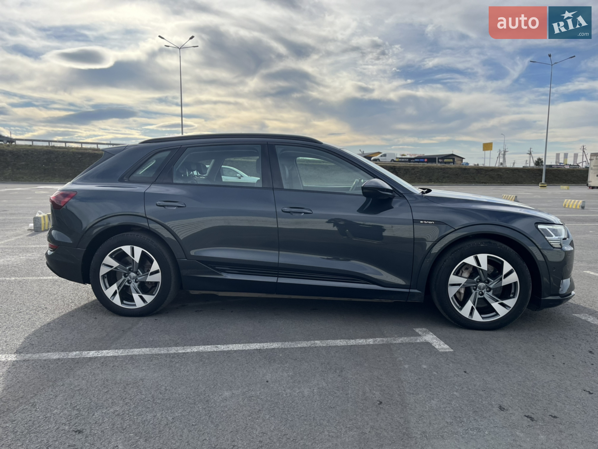 2020 Audi e-tron - мініатюра 18