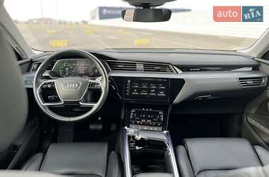 Внедорожник / Кроссовер Audi e-tron 2020 в 