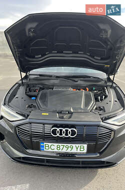 Внедорожник / Кроссовер Audi e-tron 2020 в 