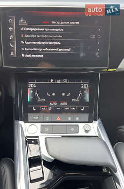 Внедорожник / Кроссовер Audi e-tron 2020 в 