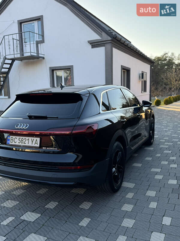 Внедорожник / Кроссовер Audi e-tron 2021 в 