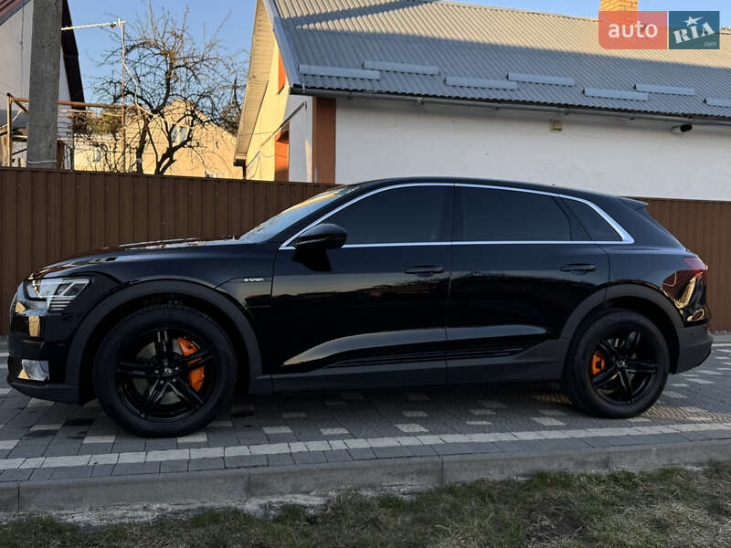 Позашляховик / Кросовер Audi e-tron 2021 в Золочеві