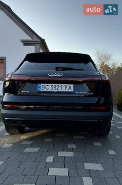 Внедорожник / Кроссовер Audi e-tron 2021 в 