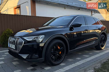 Внедорожник / Кроссовер Audi e-tron 2021 в 