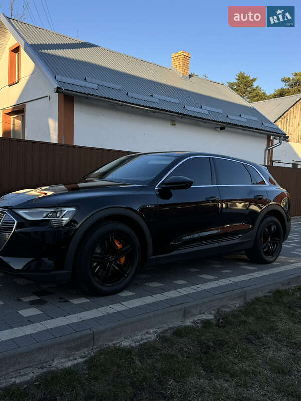 Позашляховик / Кросовер Audi e-tron 2021 в Золочеві