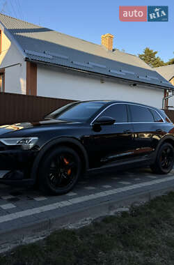 Внедорожник / Кроссовер Audi e-tron 2021 в 
