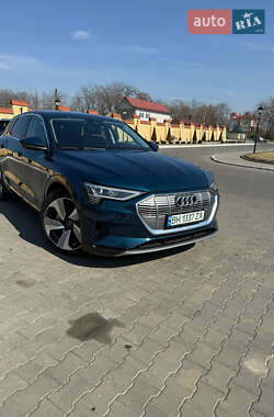 Внедорожник / Кроссовер Audi e-tron 2021 в 