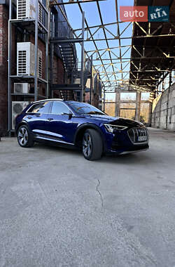 Внедорожник / Кроссовер Audi e-tron 2020 в 