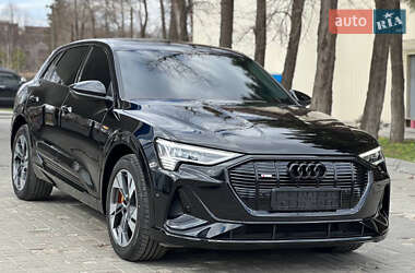 Внедорожник / Кроссовер Audi e-tron 2022 в 