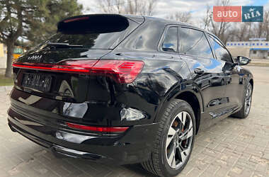 Внедорожник / Кроссовер Audi e-tron 2022 в 