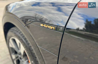 Внедорожник / Кроссовер Audi e-tron 2022 в 