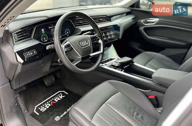 Внедорожник / Кроссовер Audi e-tron 2022 в 