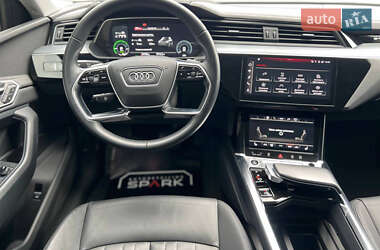 Внедорожник / Кроссовер Audi e-tron 2022 в 