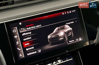 Внедорожник / Кроссовер Audi e-tron 2022 в 