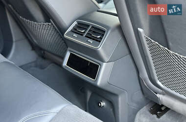 Внедорожник / Кроссовер Audi e-tron 2020 в 